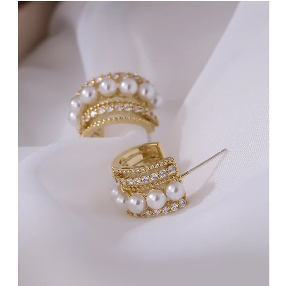 NEW 18K Gold Plated Pearl Diamond Hoop Earrings - Picture 6 of 7
